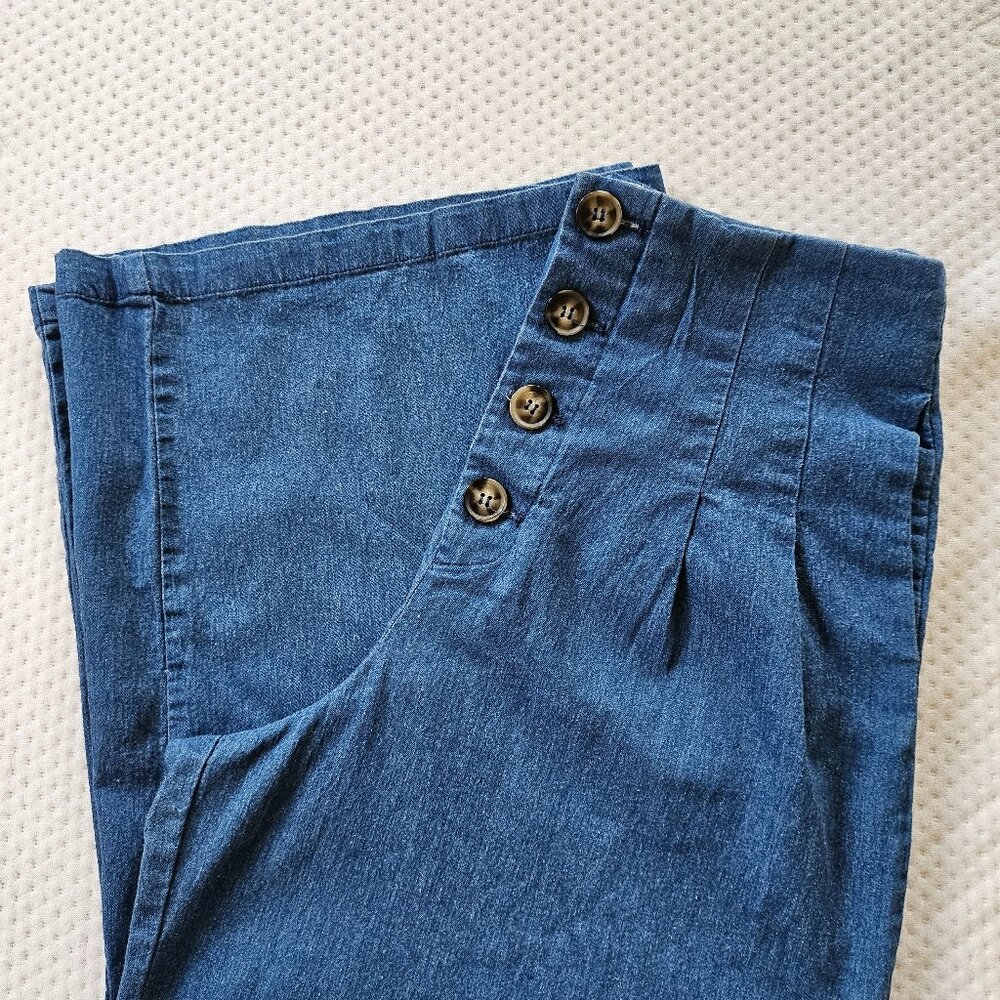 Wide legged pants